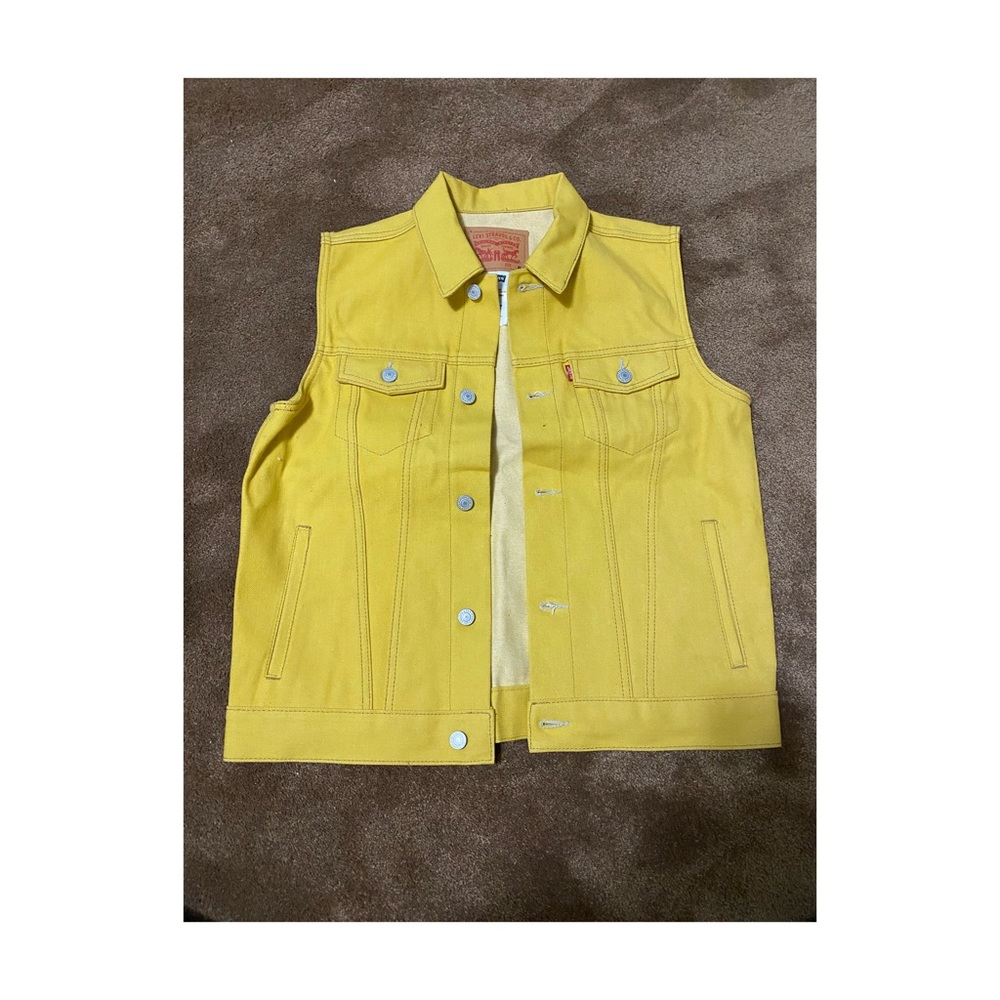 NWOT Levi’s | bright yellow denim vest